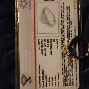 Marchesa 18 carart white gold ring VERY BEAUTIFUL!!!!